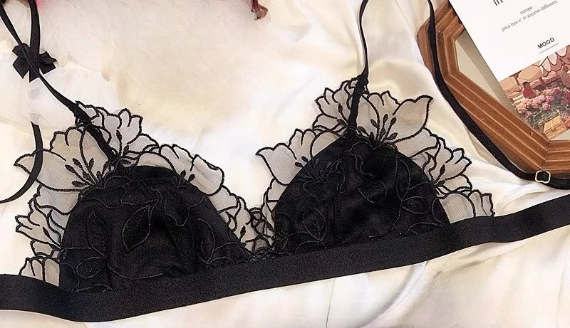 Elegant French Lace Bralette Wireless Triangle Cup No Underwire Thin Straps Small Bust Women Comfort Lingerie Set BANERDANNI