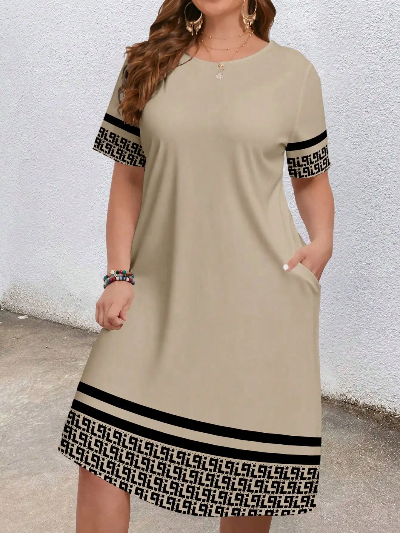 Plus-size women's short-sleeved round-neck pocket dress with geometric ethnic pattern print and loose fit.