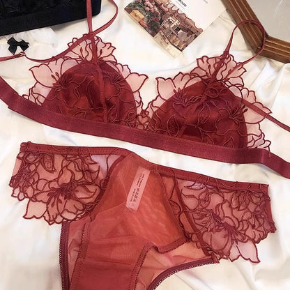 Elegant French Lace Bralette Wireless Triangle Cup No Underwire Thin Straps Small Bust Women Comfort Lingerie Set BANERDANNI