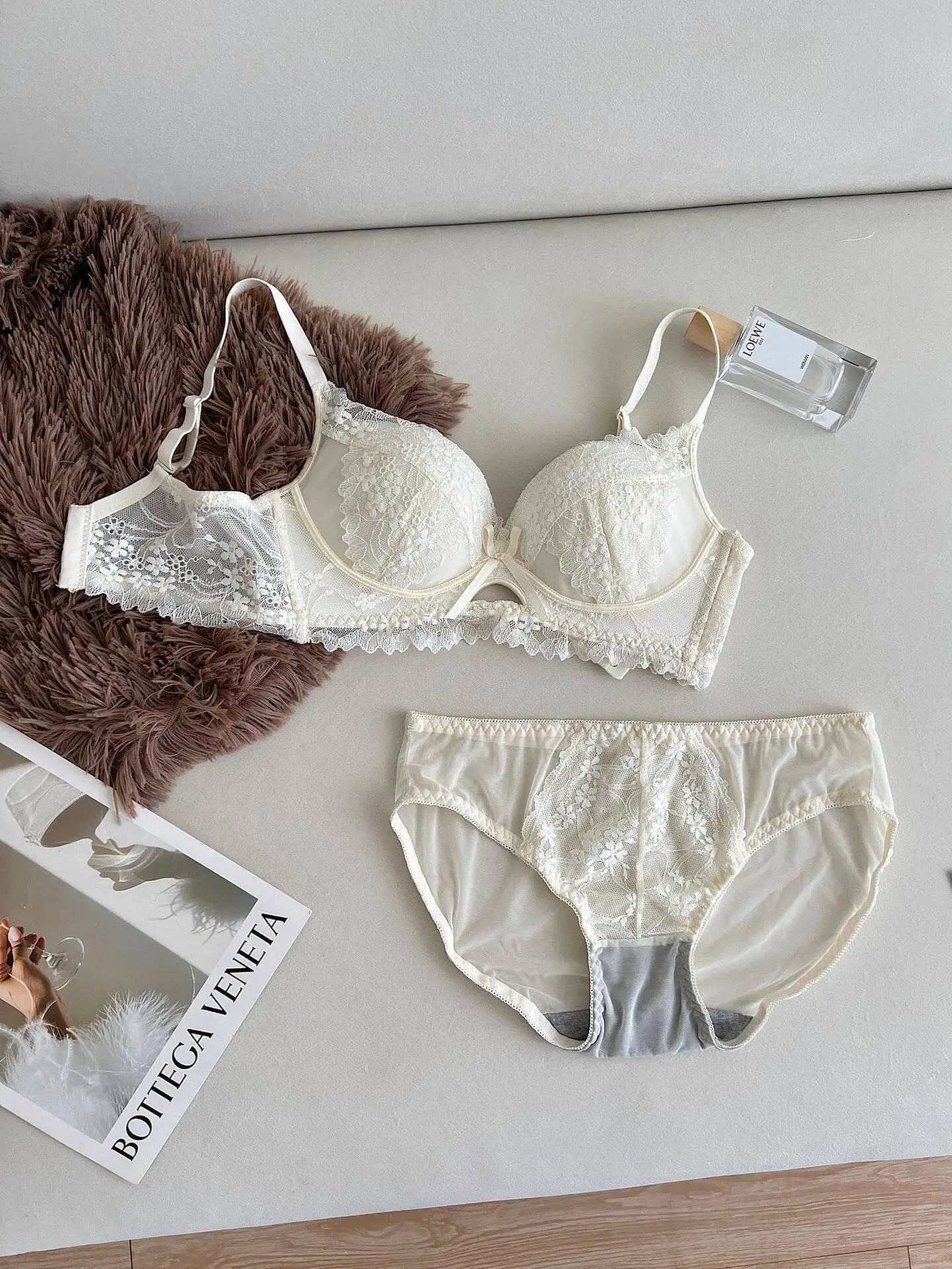 YUQI Women Lace Bra Wireless Push Up Bra for Petite Women Full Coverage T Shirt Bra Comfortable Support Bra No Underwire S-XLAB