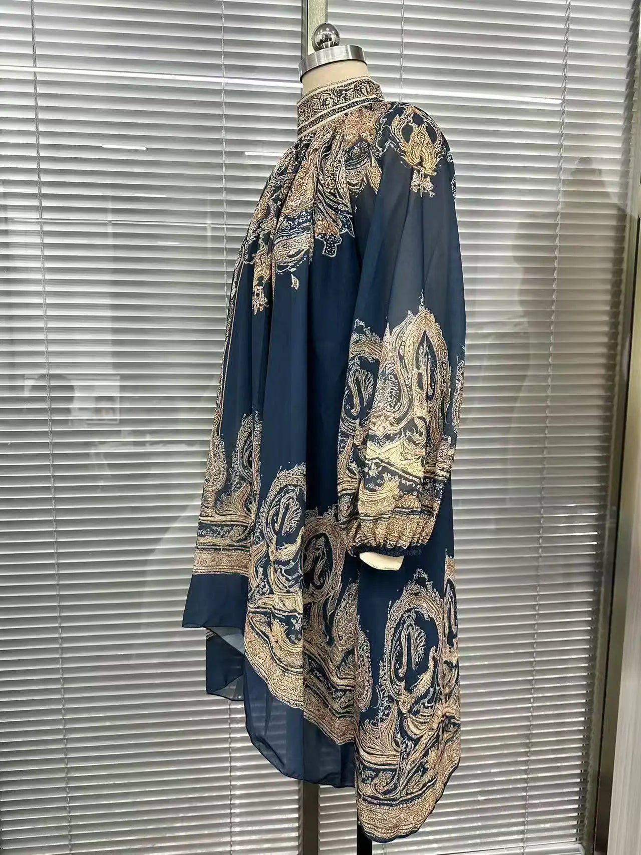 New European-style High-neck Printed Chiffon Dress with Loose, Casual Vacation-themed Shawl Sleeves.