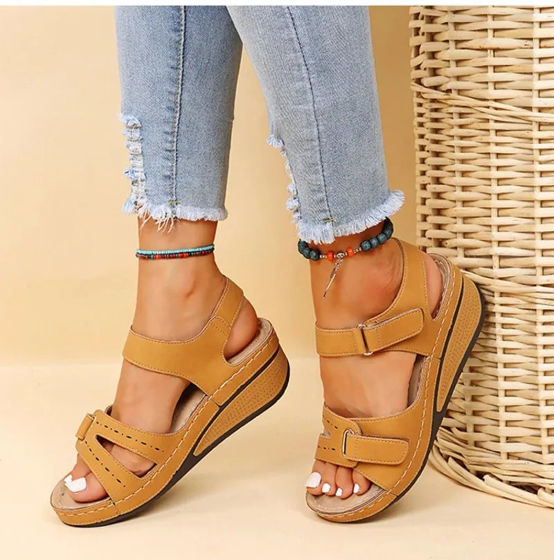 2026 Luxury Designer Shoes for Women Fashion Adjustable Ankle Strap Wedges Sandals Summer Sexy Open Toe Vacation Beach Sandals