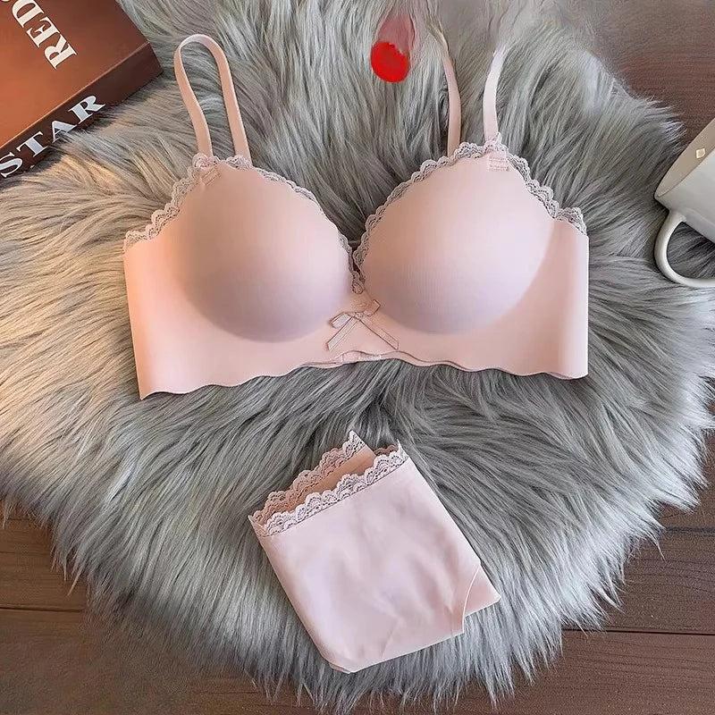Hot Selling Ladies Push Up Bra Set Seamless Wireless Support Anti-Sagging Comfort Lingerie S-XL for Young Women Soft Daily Wear
