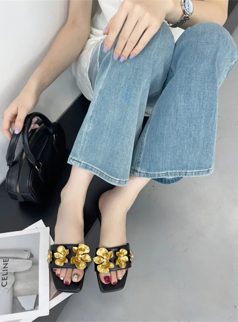 Luxury Metallic Flower Embellished Slippers Women Sexy Open Toe Flat Sandals Fashion Comfort Beach Sandals Zapatos Para Mujer