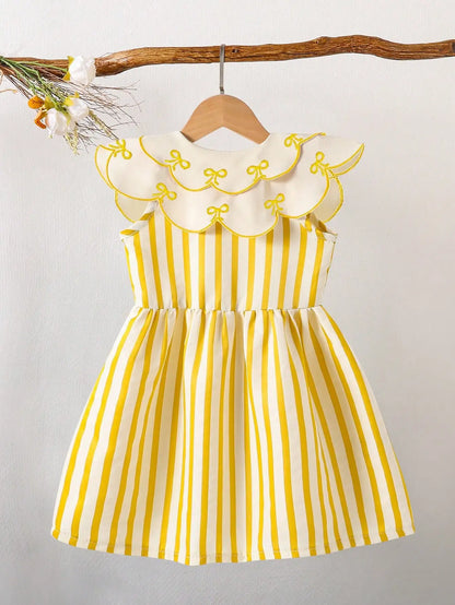 (5120) Little Girls' Summer Fresh and Energetic Multi-Colored White Striped Dress with Doll Collar and Bow Embroidery, in a Retro Cute Style, Suitable for Amusement Parks, Theme Parties, Vacations, and Gatherings.