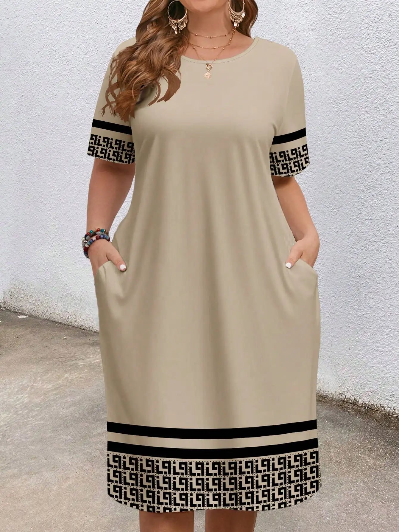 Plus-size women's short-sleeved round-neck pocket dress with geometric ethnic pattern print and loose fit.